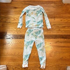 Burt’s bee Kids Pajamas size 4T with World Map tie dye Print